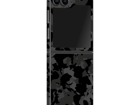 Samsung Z Flip 6 SIGNATURE DARK SLATE Camouflage Skin on Sale